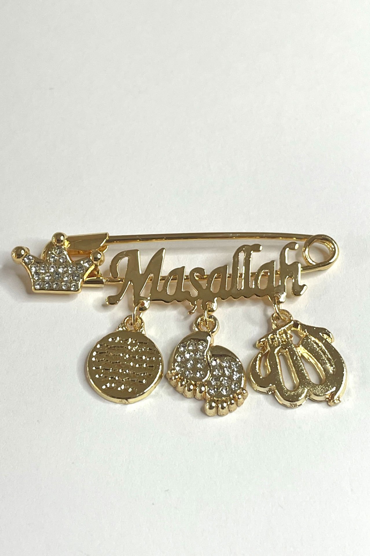 Maşallah Yazılı Altın Renkli Bebek Yaka İğnesi Beyaz